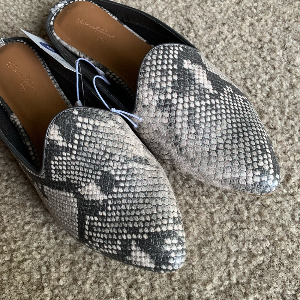 NWT universal thread pointed flats - Picture 5 of 9